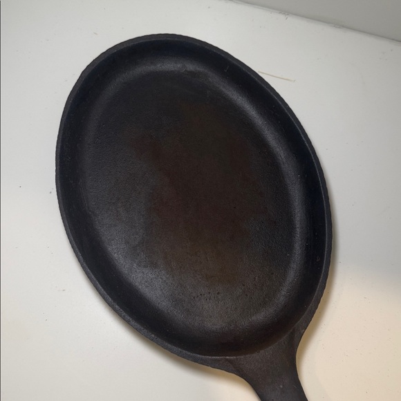 Black Oval Cast Iron Skillet Griddle - Picture 2 of 4